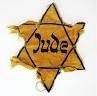 סיוע לניצולי שואה במקום טקסי זיכרון