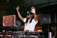 להביא את LIL JON לארץ