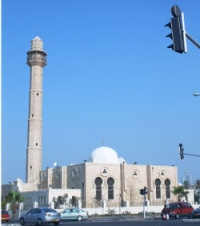 המסגדים ביפו  כשהמואזין   קורא להם לתפילה 5 פעמים ביום   זה מאוד מפריע