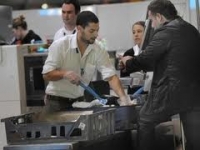 הפסקת החיפוש המשפיל נגד האזרחים הערבים בשדות התעופה 