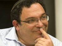 קוראים לשר החינוך שי פירון להתפטר