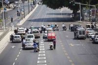 כולם עומדים בצפירה