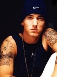 מי רוצה שיבואו זמרים מחול? מה עם eminem?