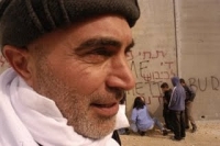 צדק  לאיש השלום עזרא נאווי