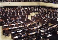 לדרוש מנבחרי הציבור להתחייב לקבל טיפולים רפואיים אך ורק ברפואה ציבורית