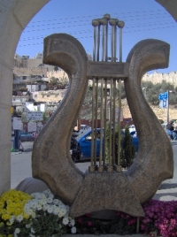 סטודנטים מאוניברסיטת תל אביב תומכים בהמשך העבודות הארכיאולוגיות בעיר דוד