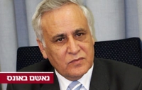הורדת פסל משה קצב מבית הנשיא