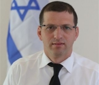להדיח את הרשם זאב גבאי