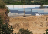 הקמת קיר אקוסטי זמני בין בבלי לנתיבי איילון