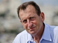 להפיל את השלטון של ראש עיריית תל אביב-יפו רון חולדאי