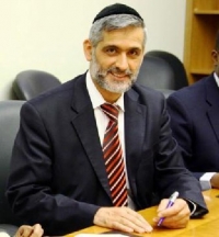 להדיח את אלי ישי מהתפקיד